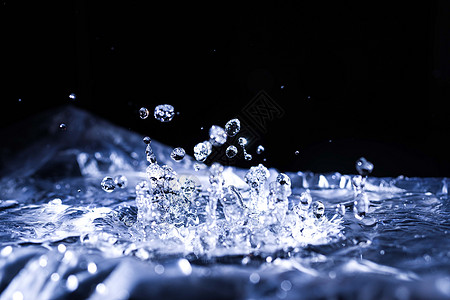水滴飞溅在声膜上 空气中有很多水滴 高频声波 水云小滴 冻结的时间拍摄活力蓝色宏观圆圈流动运动气泡波纹雨滴环境图片
