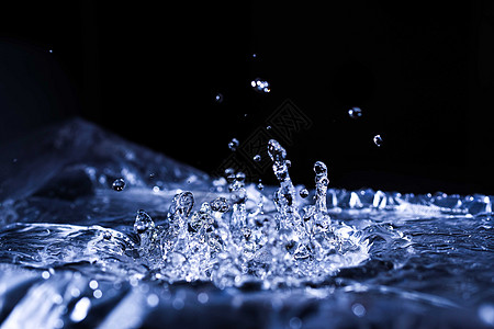 水滴飞溅在声膜上 空气中有很多水滴 高频声波 水云小滴 冻结的时间拍摄运动流动气泡波纹蓝色液体雨滴宏观环境圆圈图片