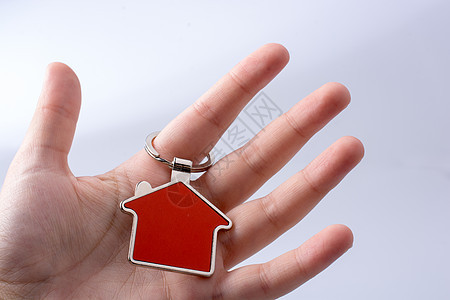 拥有房屋图标的房地产概念手持房屋图标销售贷款财产建筑商业安全大厦小屋人士钥匙图片