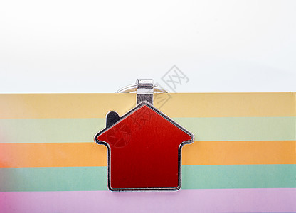 在彩色纸上印有房屋图标的房地产概念投资建筑房子家庭安全保险金融抵押大厦商业图片