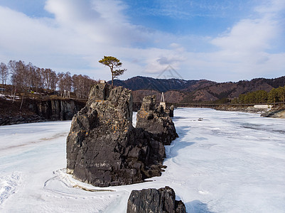 冬季的卡吞快山河远足生态河流旅行牙齿草地旅游岩石全景顶峰图片