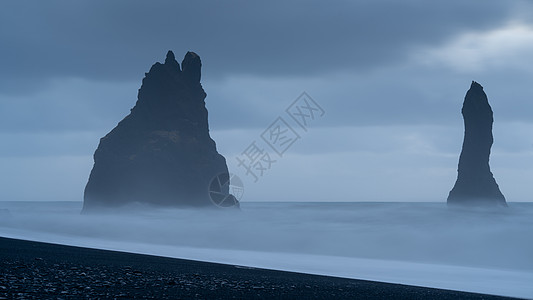 欧洲冰岛维克附近的雷尼斯法拉旅行全景海岸线环境沿海海滩旅游支撑冲浪海浪图片