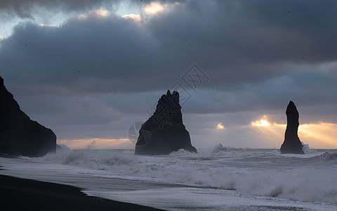 欧洲冰岛维克附近的雷尼斯法拉沿海海浪海滩风景悬崖目的地旅游天空尖塔支撑图片