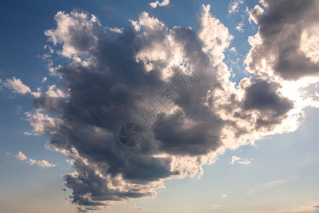 蓝色天空中云层积积聚空气白色气氛场景天气气候多云积雨天堂风景图片