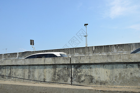 公路高速公路场景交通街道汽车天空驾驶运输送货卡车蓝色图片