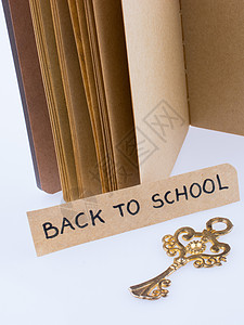 笔记本 钥匙和返回学校职称木头白色绘画写作课堂教育工具大学班级补给品图片