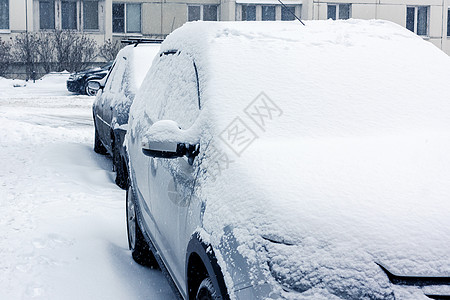 城市降雪 汽车充斥着积雪天气冻结街道雪堆发动机风险风暴下雪雪花季节图片