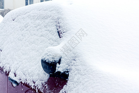 城市降雪 车里有部分被雪覆盖下雪漂移天气气候街道运输风险汽车车辆季节图片