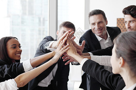 商业团队高击五白色办公室商务人士合伙工作同事庆典喜悦男人图片
