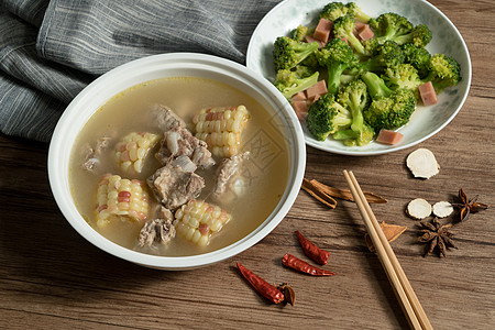 玉米猪肉汤 美味的中国菜浓汤木头香料桌子酱油营养勺子午餐厨师烹饪图片