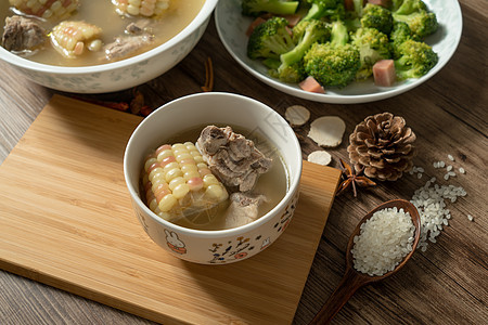 玉米猪肉汤 美味的中国菜猪排食物桌子猪肉营养饮食香料美食酱油勺子图片
