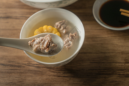 玉米猪肉汤 美味的中国菜午餐美食烹饪食物猪排浓汤营养学酱油木头饮食图片