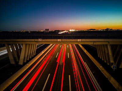 日落时的高速公路视图图片
