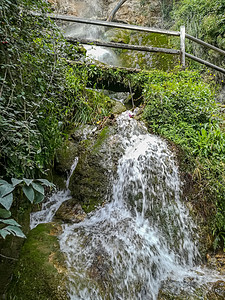 诺维亚瀑瀑布之景石头旅游天空蓝色溪流森林绿色墙纸岩石瀑布图片