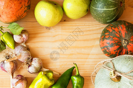 收获或感恩节背景 秋天水果和瓜子在生锈的木制桌上南瓜食物收藏乡村橙子感恩假期菜园季节收成图片
