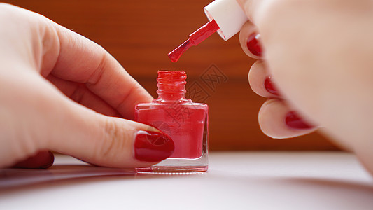 美美的修指甲钉和红指甲油沙龙卫生温泉皮肤表皮水疗情调美容异国护理图片
