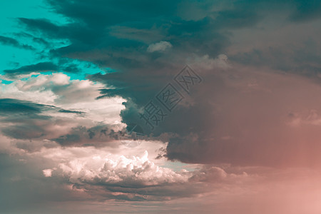 傍晚 sk 美丽的戏剧性云彩太阳光线气候紫色力量风暴气氛阳光太阳日落蓝色图片