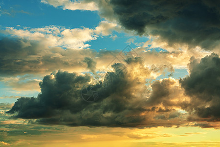 傍晚 sk 美丽的戏剧性云彩风暴紫色日落力量太阳橙子暴风云哺乳动物蓝色天堂图片