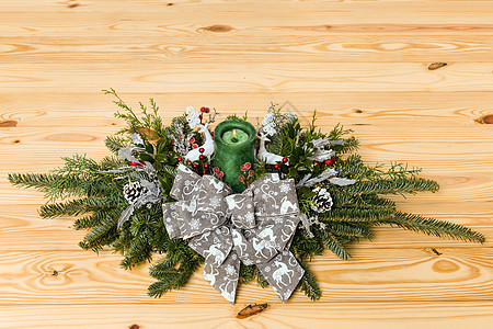 圣诞节装饰风格展示火花木头松果装饰品假期丝带控制板针叶图片