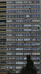 在华沙的住宅楼前方 垂直模式 线路图片