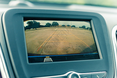 创意汽车在停车场对冲撞相机备份进行后视系统监视器展示视频情况速度技术车辆运动旅行运输标准背景