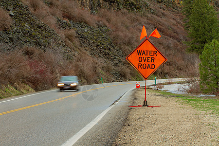 湿路道路警告洪水自然灾害天气车道汽车障碍气候变化风暴图片