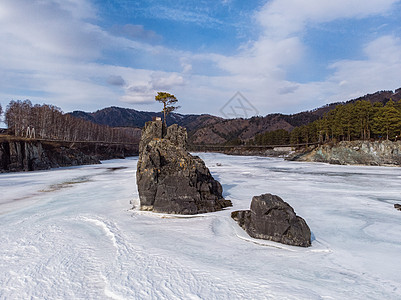 卡通河冬季的卡吞快山河天线旅游顶峰生态牙齿太阳山脉天空荒野蓝色背景