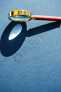 重新磁放大镜侦探肇事者场景证据罪犯线索调查考试阳光研究图片