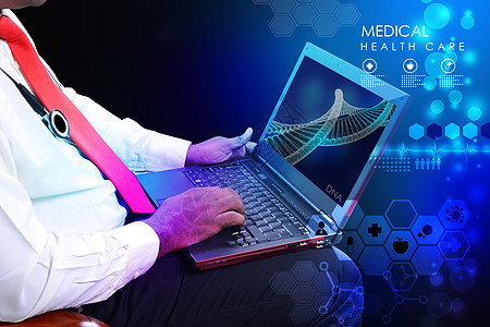 具有听诊镜和膝上型电脑的医生技术病人男人工作从业者职业屏幕诊所医院临床图片