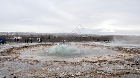 Geyser在冰岛喷发 产生大量热水旅行旅游压力天空地热活力游客力量火山蒸汽图片