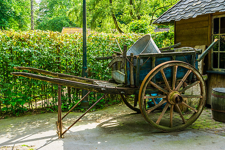 古旧木制木车 怀旧农业设备 老旧历史运输图片