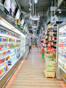 超市或杂货店产品架子模糊不清 使用健康冷却器零售商品购物中心顾客大车店铺背景大卖场图片