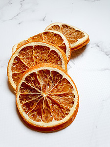 Marble 桌面上的橙色切片桌子水果橙子食品厨房效果肉桂大理石烹饪草本植物图片