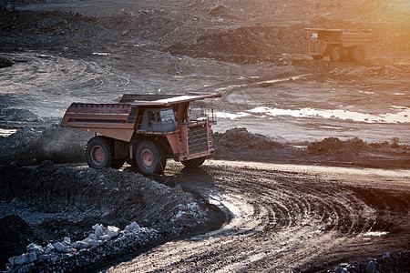 煤炭准备厂 在工地的大型采矿卡车图片