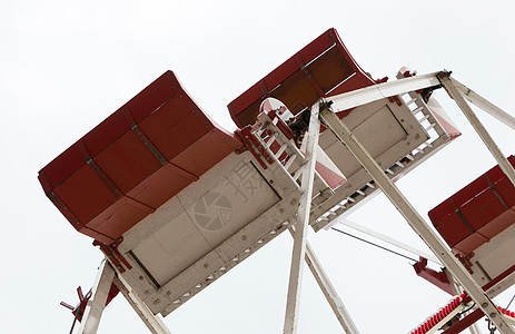 使用中的老发酵轮喜悦红色车轮摩天轮娱乐公园图片