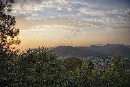 美丽多彩的夜晚景色 在俄罗斯图阿普塞地区山海湾风景中图片