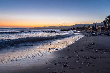 日出在沙滩上波浪地平线风暴海洋太阳天气海岸线土地反射云景图片
