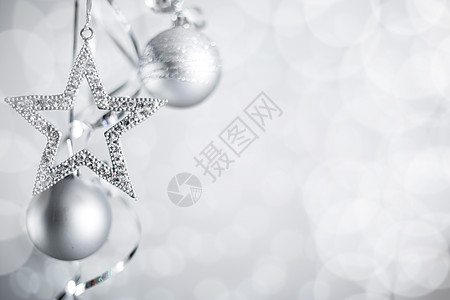 带丝带的银色圣诞球风格玩具庆典卷曲卡片装饰流光新年星星闪光图片