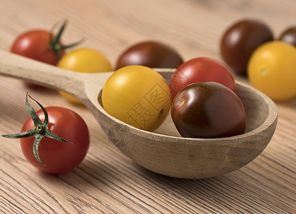 樱桃西红柿以木勺中各种颜色食物营养市场红色饮食白色蔬菜绿色椭圆形橙子图片
