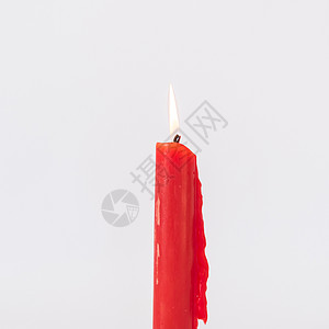 红蜡烛燃烧演播室拍摄了一部烧着亚洲红蜡烛的摄影棚宗教假期悲哀派对庆典圆柱烛光火焰燃烧辉光背景