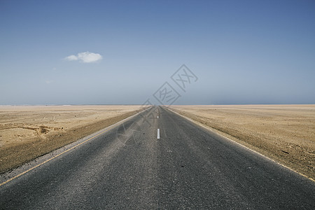 阿曼沙漠无尽道路图片