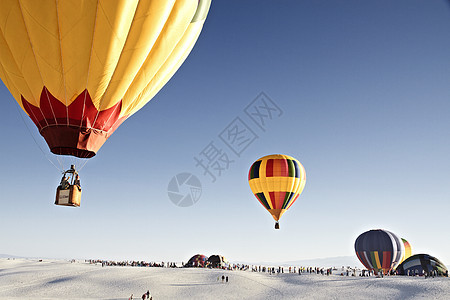 空中飞翔 旅行和空运的多彩热气球图片