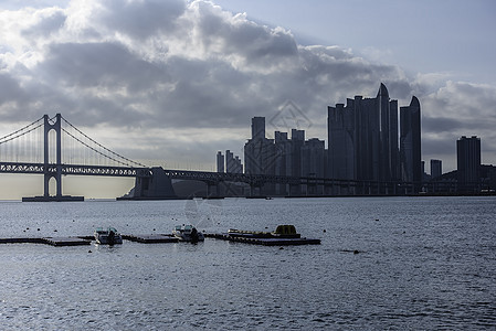 韩国釜山的光安桥和海云台港口日落建筑物旅行天际景观夜景天线市中心海岸图片