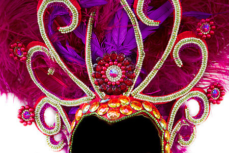 用明亮的石头和羽毛装饰的头盔 用于狂欢节派对野鸡紫色文化节日戏服女性紫外线刺绣舞会图片