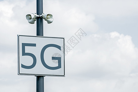 城市中的 5G 概念 在 th 顶部的许多无线符号全球速度上网数据扩音器电讯技术建筑电脑互联网图片