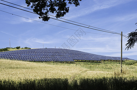 农村太阳能电池板场地技术面板住宅太阳农场生态创新天空草地图片
