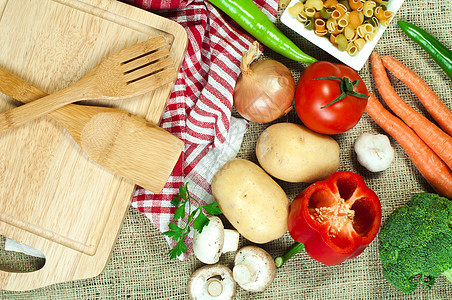 横叉木叉和勺子厨师木板食物商品传统厨具厨房乡村面包材料图片