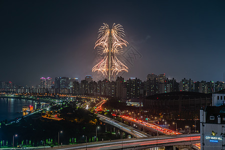 2019年5月4日韩国南韩市中心游客庆典旅游烟花摩天大楼旅行建筑学娱乐乐趣图片