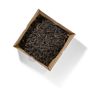 白色背景上的黑茶顶视图仪式香气早餐产品草本植物液体叶子饮料花瓣芳香图片