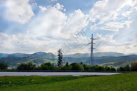 山路 蓝天空 地平线上的山峰的景象阳光农村沥青旅行运动路线草地蓝色风景晴天图片